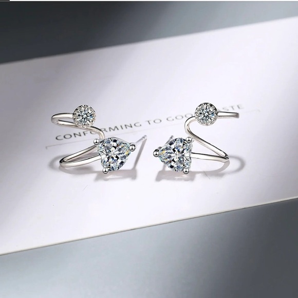 925 Sterling Silver Stud Earrings with Zircon Crystal Heart - Picture 1 of 4